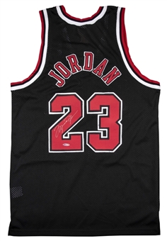 Michael Jordan Signed Chicago Bulls Black Alternate Jersey (UDA)